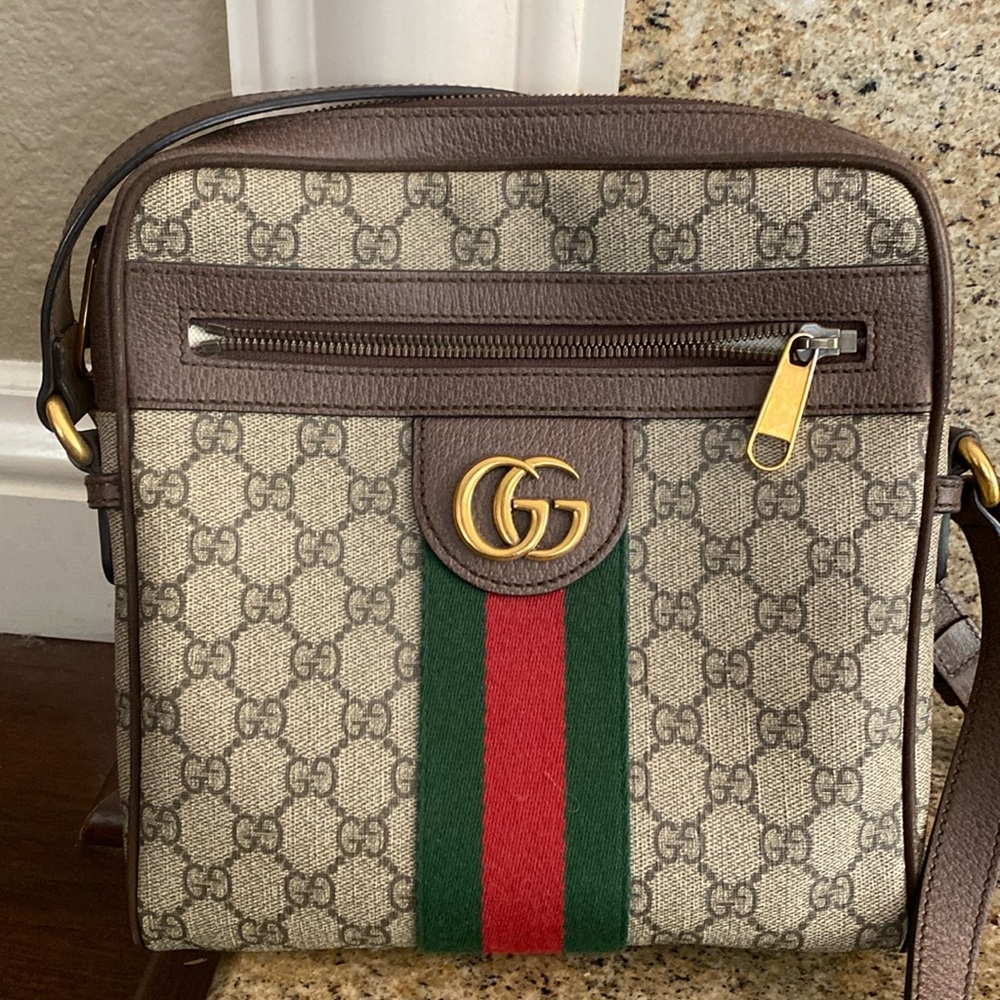 Gucci classic cross body bag!